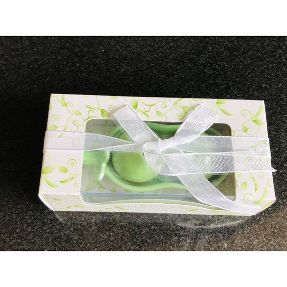 Two Peas In A Pod Salt & Pepper Shakers Set - Kate Aspen - Miniature New In Box - Picture 11 of 12